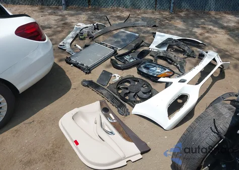 2017 Mercedes-Benz C 300 Luxury/Sport из США, поврежденный, VIN 55SWF4JB0HU203952